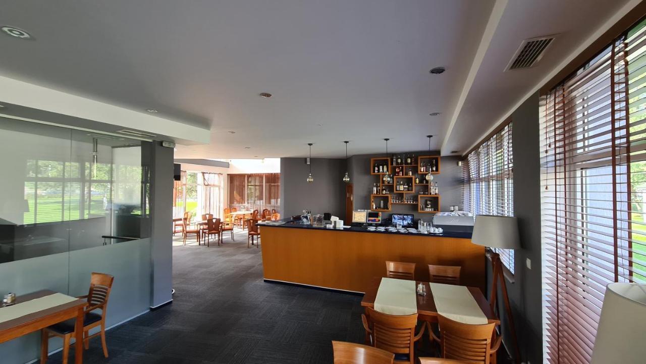 Port Club & Restaurant