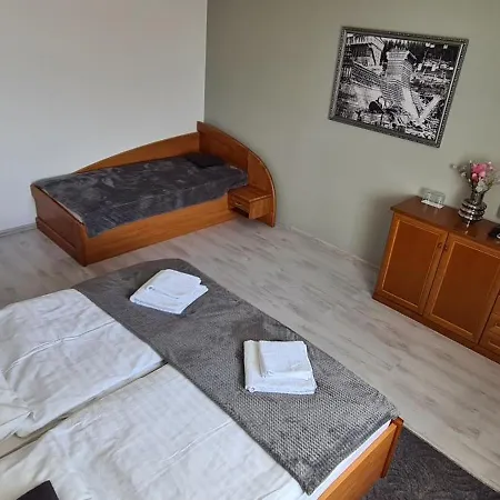 Port Club Pension & Restaurant Namiestów Pokój zdjęcie