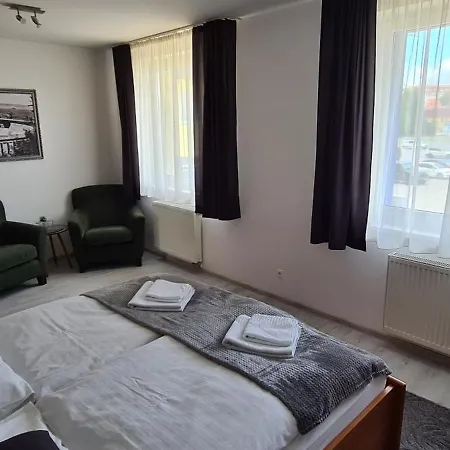 Port Club Pension & Restaurant Namiestów Pokój zdjęcie
