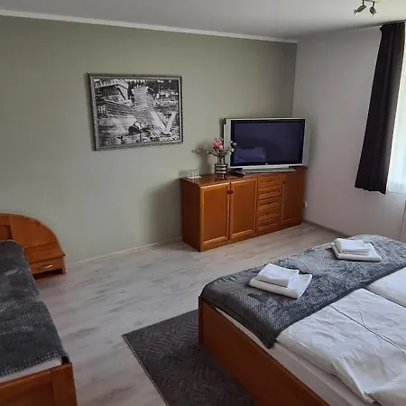 Port Club Pension & Restaurant Namiestów Pokój zdjęcie