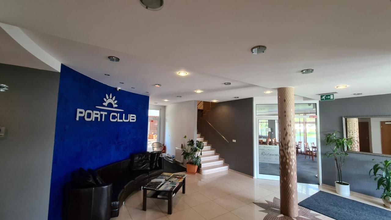 Port Club & Restaurant Námesztó