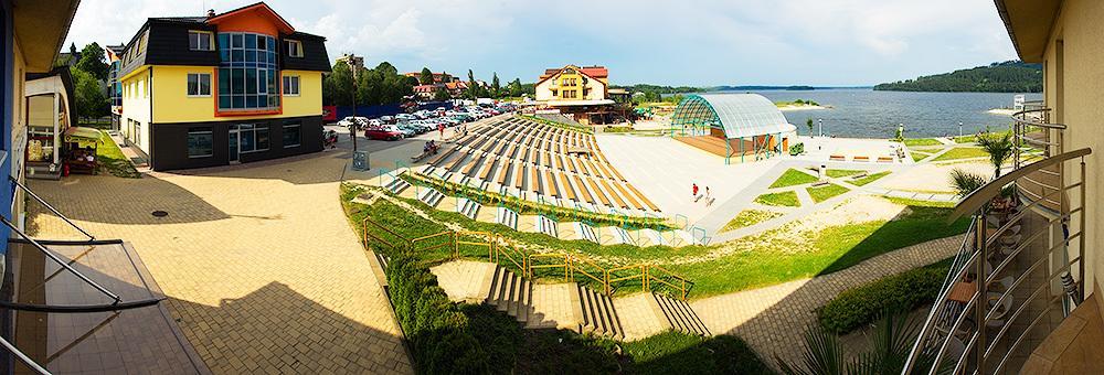 Port Club & Restaurant Vendégház